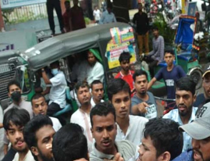 চট্টগ্রামে শাহবাগীদের বিক্ষোভের চেষ্টা জনতার প্রতিরোধ