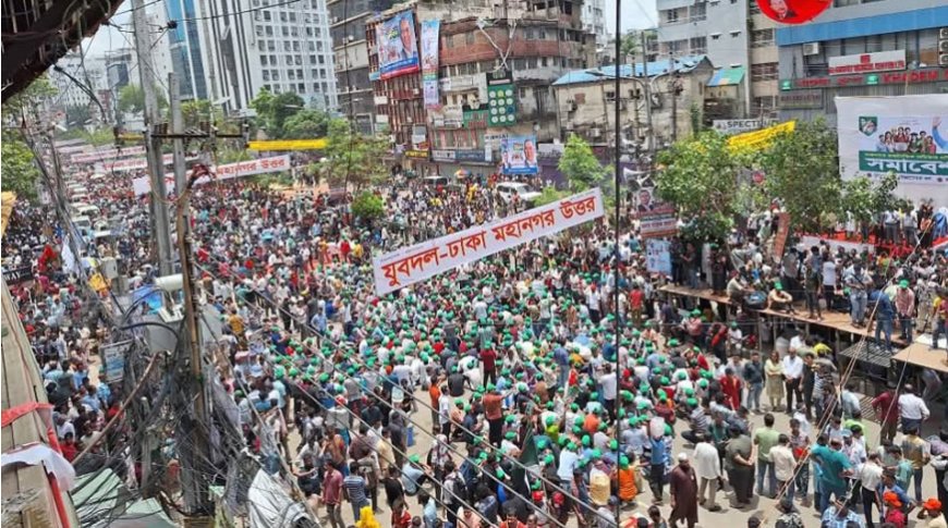 তারুণ্যের রাজনৈতিক অধিকার প্রতিষ্ঠার নয়াপল্টনে তারুণ্যের জোয়ার