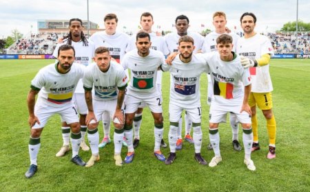 বাংলাদেশের পতাকা বুকে নিয়ে কানাডার লিগে শমিত