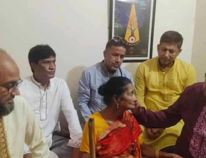 অসুস্থ কাঙ্গালিনী সুফিয়ার পাশে বিএনপির নেতা লায়ন খোরশেদ আলম